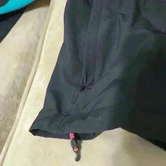 Under Armour Windbreaker - Picture 7 of 9